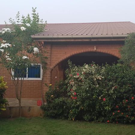 Maison Charlotte Forever Chambre d'hôtes chez un couple belgo togolais Lomé Extérieur photo