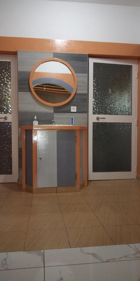 Maison Charlotte Forever Chambre d'hôtes chez un couple belgo togolais Lomé Extérieur photo